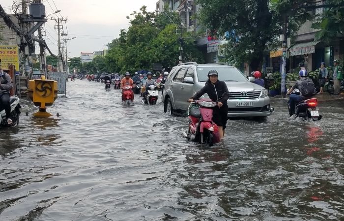 Mơ thấy nước ngập đường đi 